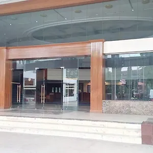 Seasons Of International Airport Отель Янгон
